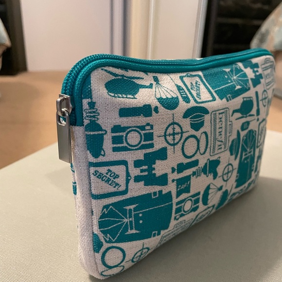 Benefit Cosmetic Bag. - Picture 5 of 7